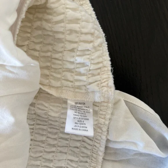 NWT Entro White Ruffle Off-Shoulder Statement Sleeve Women's Cream Dress Small - Picture 9 of 9